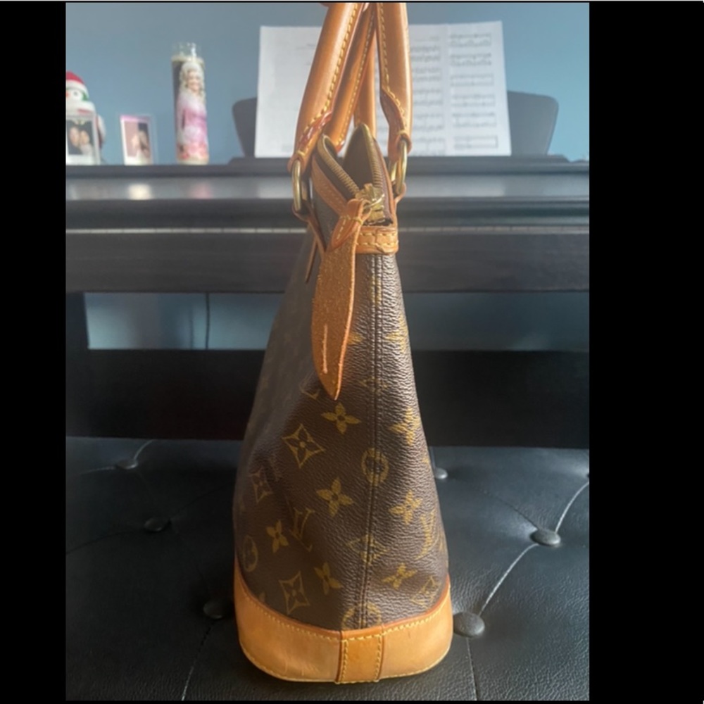 Louis Vuitton Handbag - Picture 5 of 12